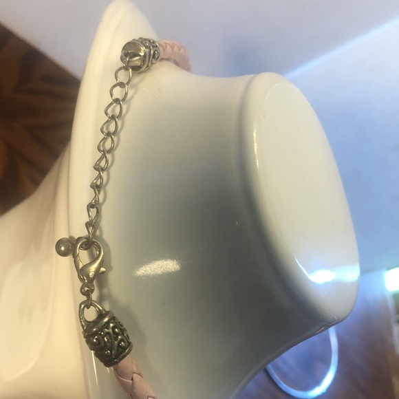 Woman’s Pearls and Braided corded soft pink leather silver tone necklace - Picture 6 of 8